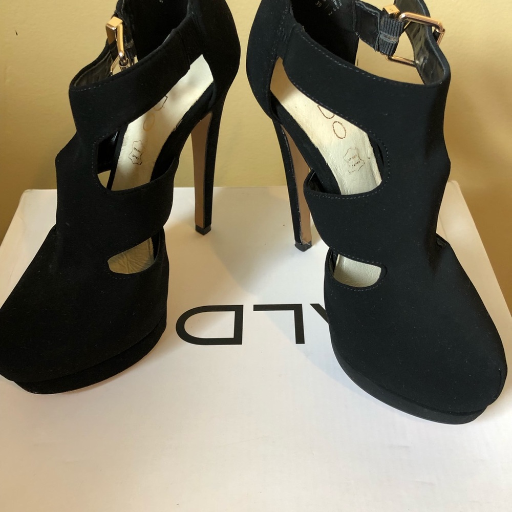 Heels - Picture 2 of 3